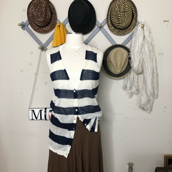 𝅺Forever 21 navy blue striped sweater vest - Picture 2 of 6
